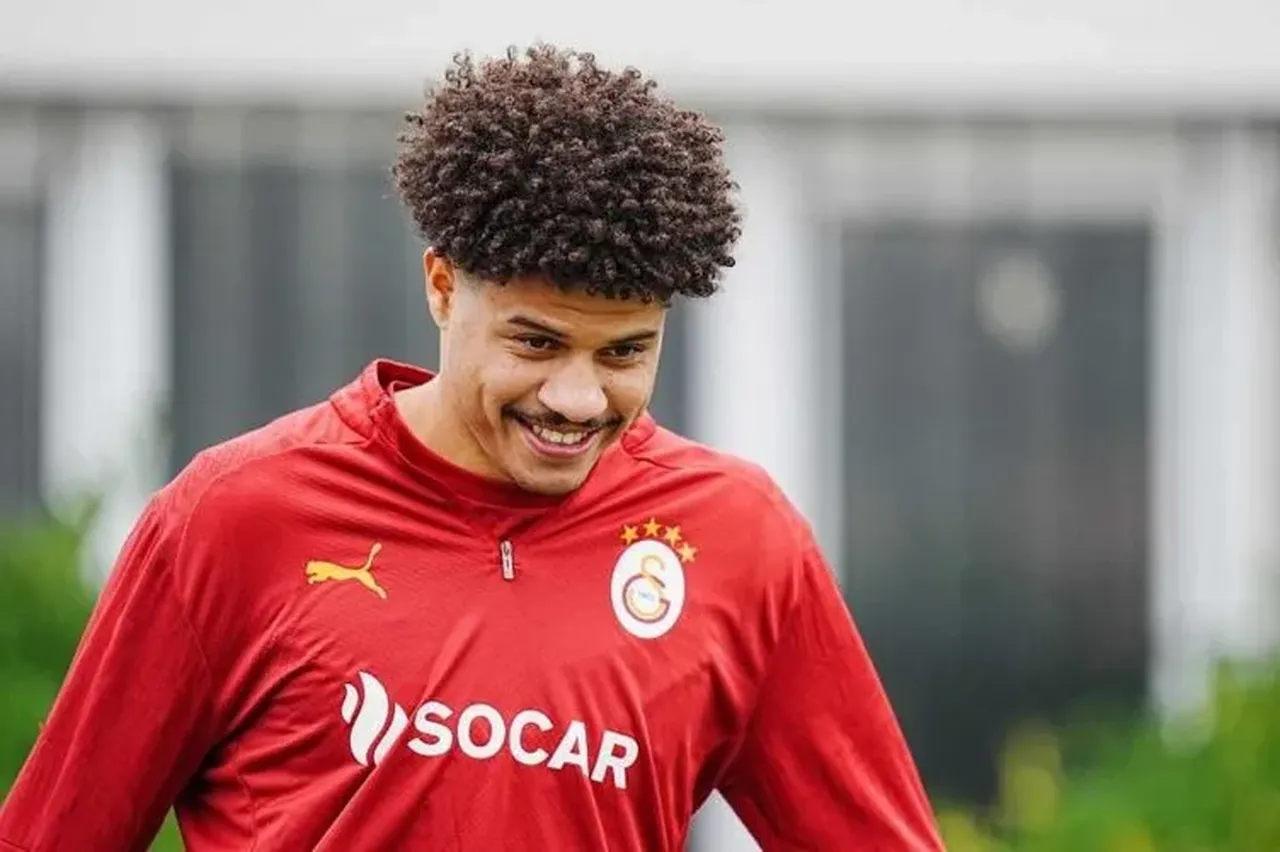 Galatasaray'da çifte bayram! iki yıldızına Premier Lig'den talip