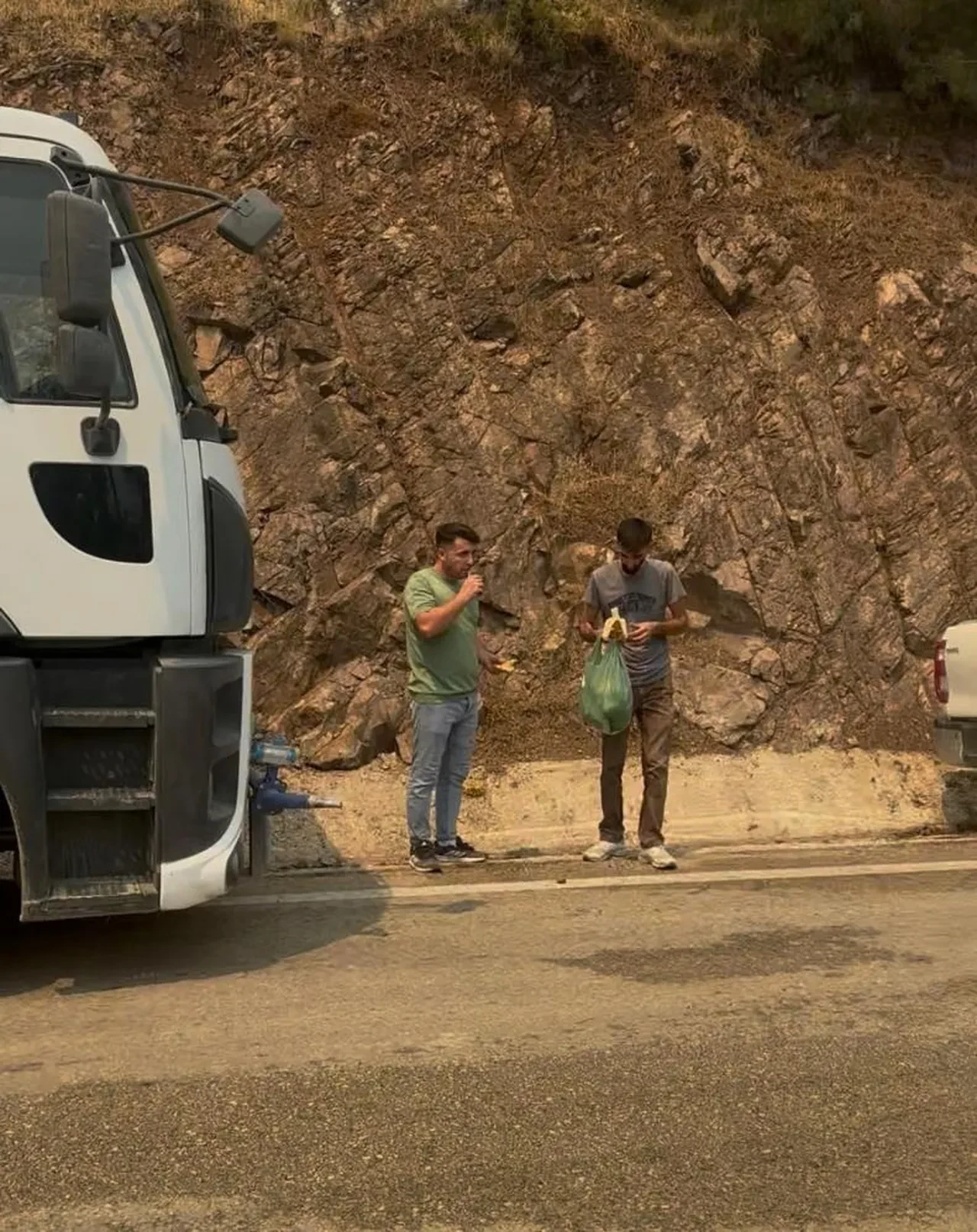 Kahramanlardan geriye bu görüntü kaldı! Herkesin yüreği dağlandı