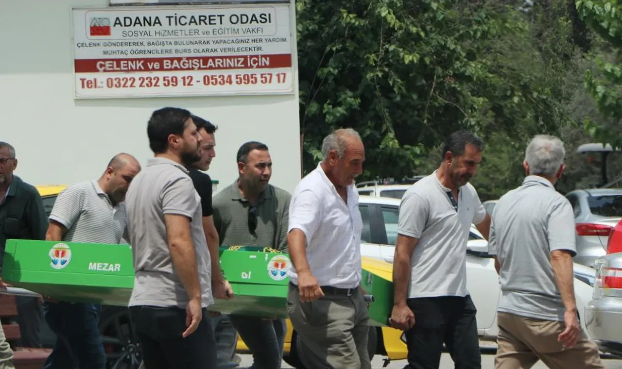 Karısını ve kızını katledip, intihar etmişti! Cinnetin bıraktığı acı: Ayrı yerlere defnedildiler