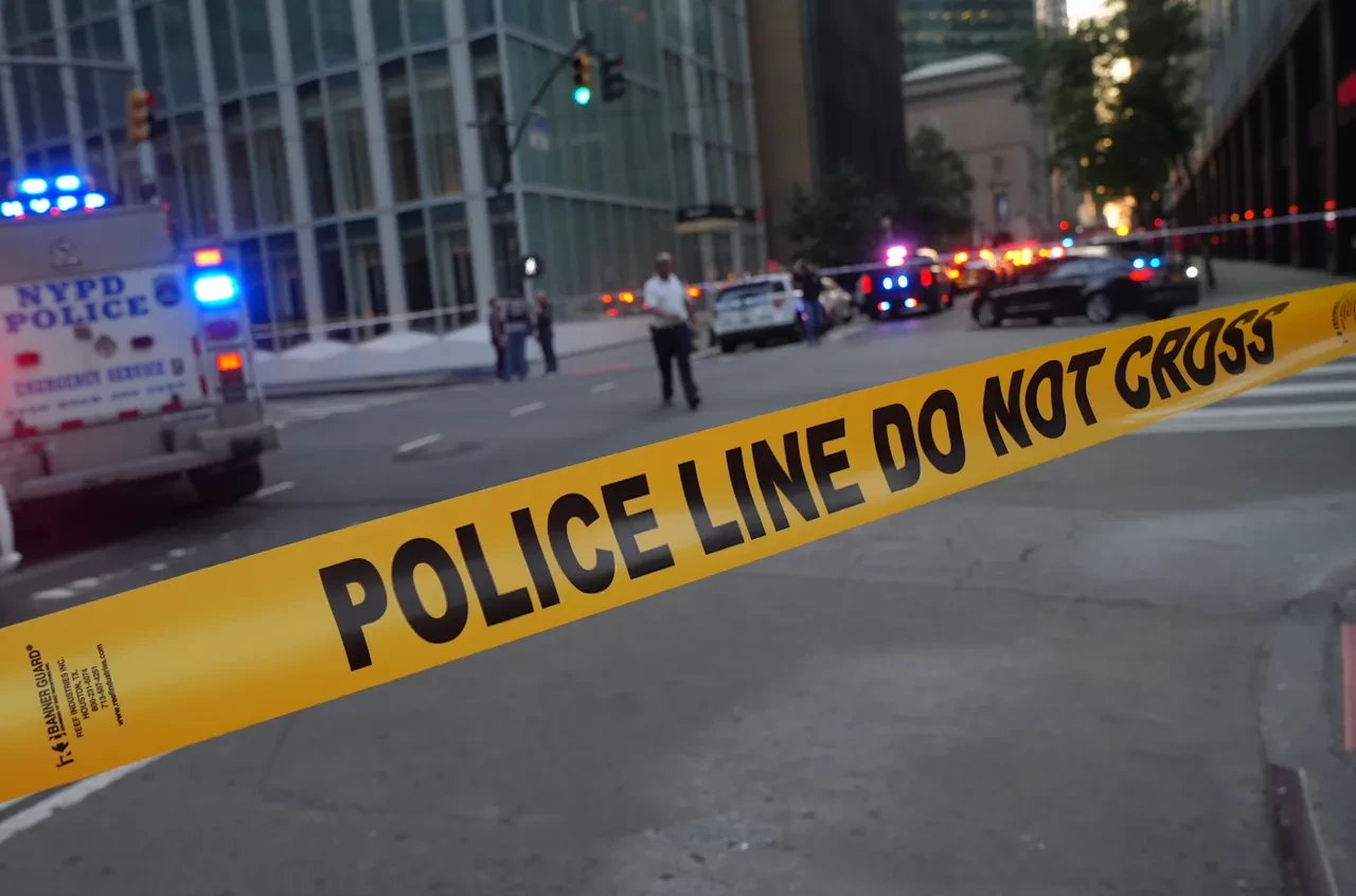 New York'ta gökdelene silahlı baskın! Ölü ve yaralılar var