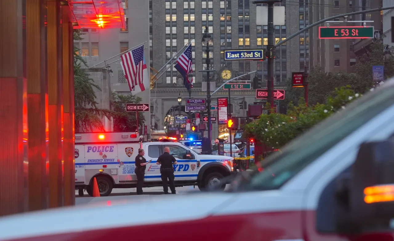 New York'ta gökdelene silahlı baskın! Ölü ve yaralılar var