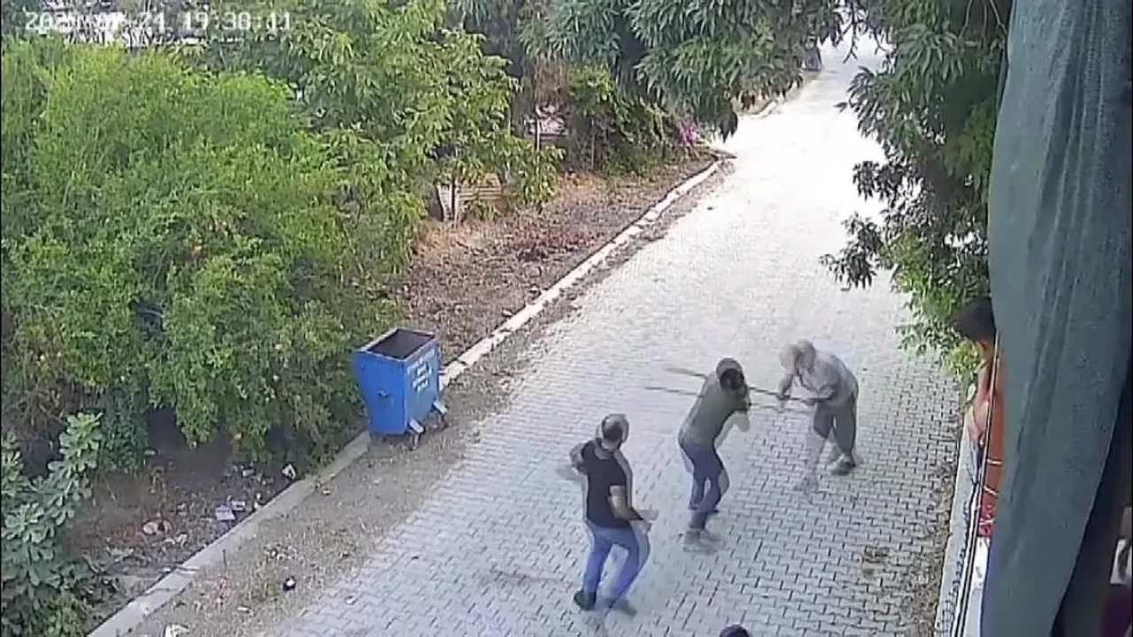 Oğullarına kurşun yağdırdı, yerdeyken tekmeledi! Kanlı miras kavgasında yeni görüntüler