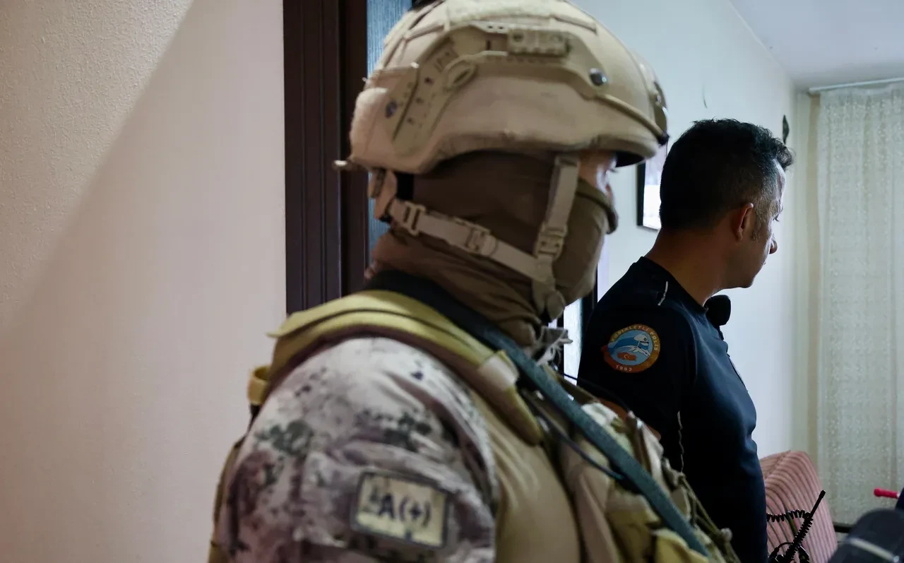 Suç örgütüne özel harekat destekli şafak baskını: 18 gözaltı