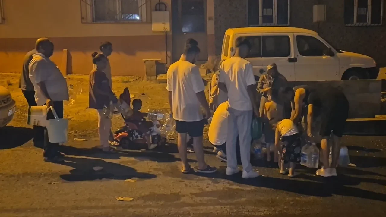 Tekirdağ'da su kesintisi vatandaşı bezdirdi! Bidonlarla sokağa döküldüler