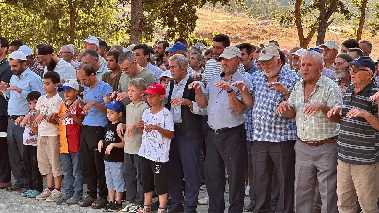 Yağmur duası! Orman yangınları için eller semaya açıldı