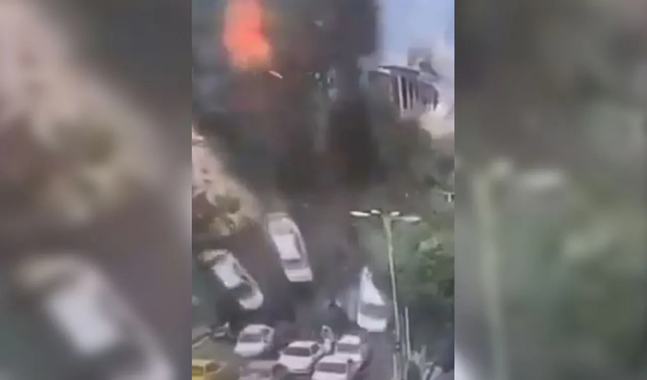 Araçlar metrelerce havaya uçtu, binalar tuzla buz oldu! İsrail'in İran'ın kalbini vurduğu anın görüntüsü ortaya çıktı