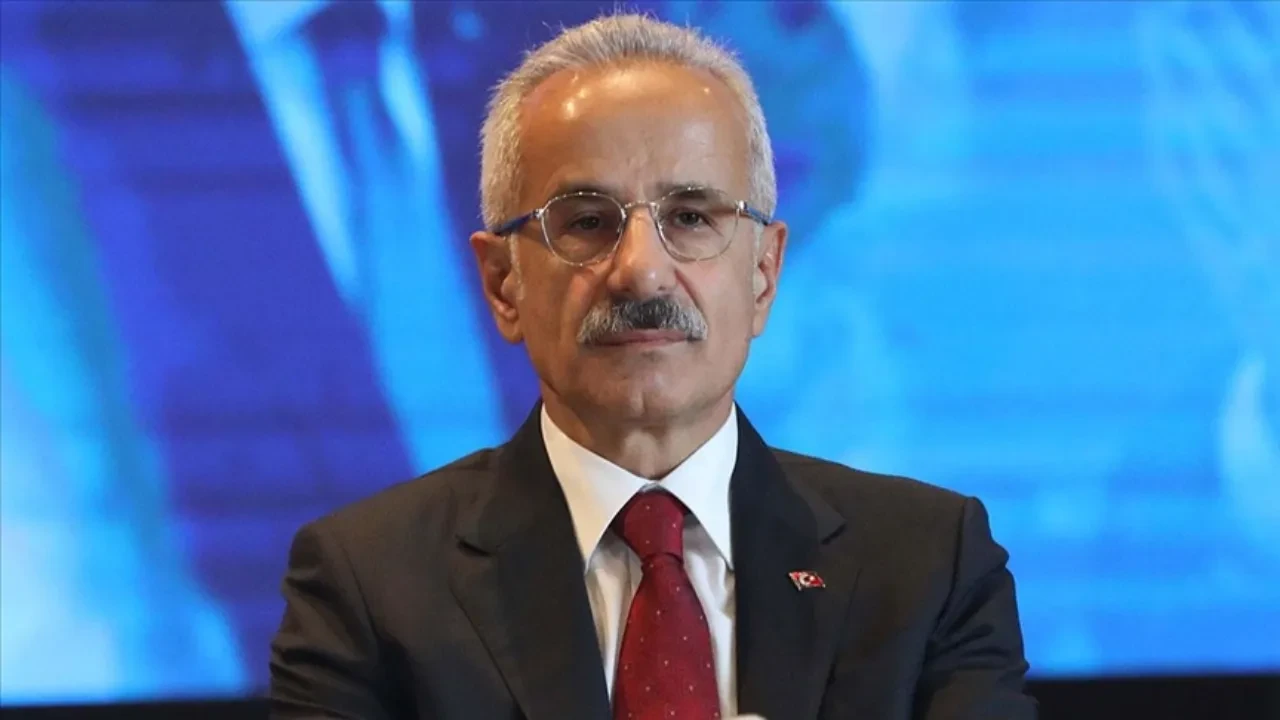 Bakan Uraloğlu: Yüksek hızlı trende 100 milyonu aşan yolcu