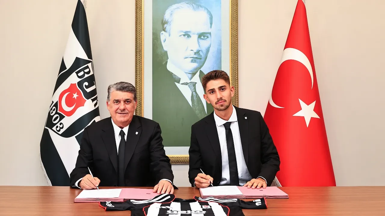 Beşiktaş'ta Demir Ege Tıknaz ile imzalar atıldı! 