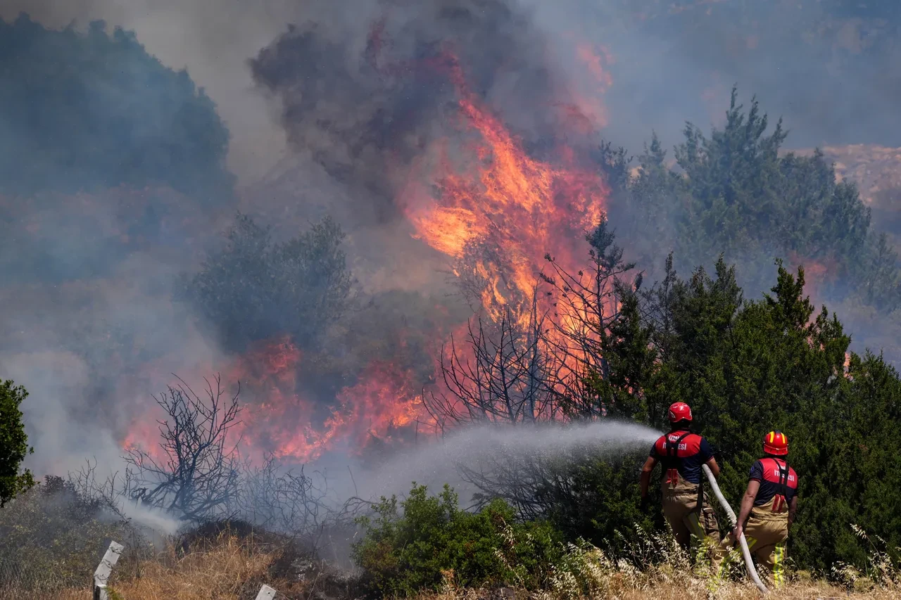 Çeşme ve Ödemiş'te orman yangını! Köy ve mahalleler tahliye edildi: Bölgede anonslar yapılıyor