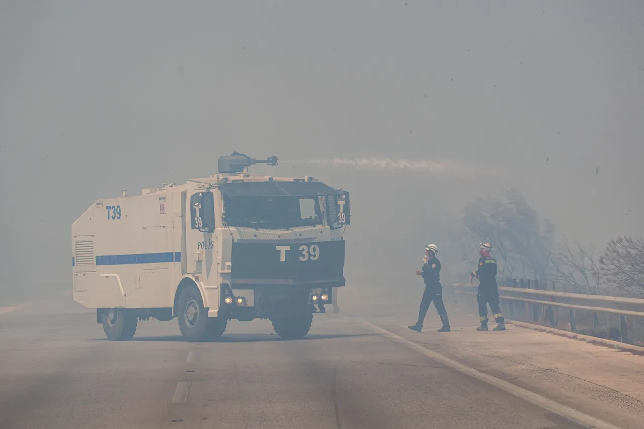 Çeşme ve Ödemiş'te orman yangını! Köy ve mahalleler tahliye edildi: Bölgede anonslar yapılıyor