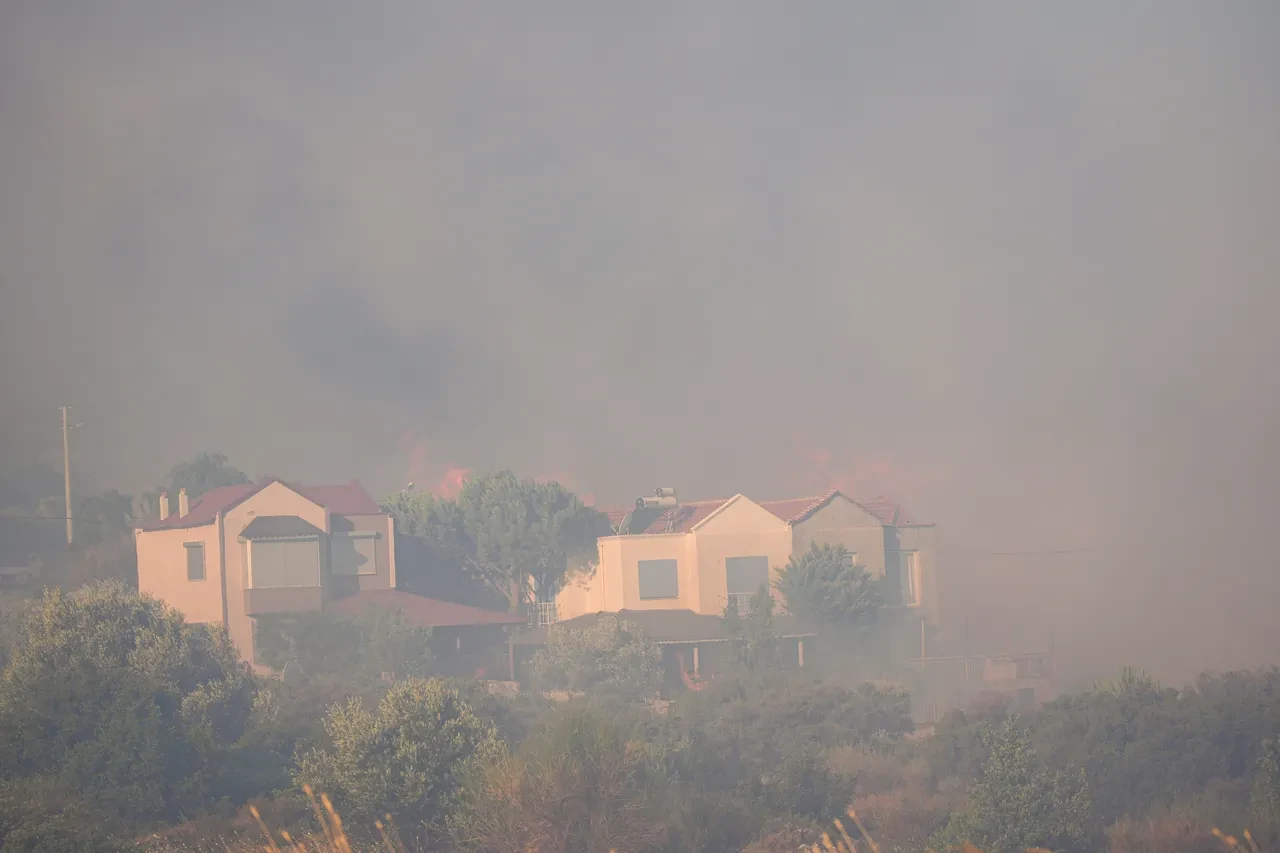 Çeşme yangın son durum! Son dakika bilgisine göre yangına müdahaleler devam ediyor