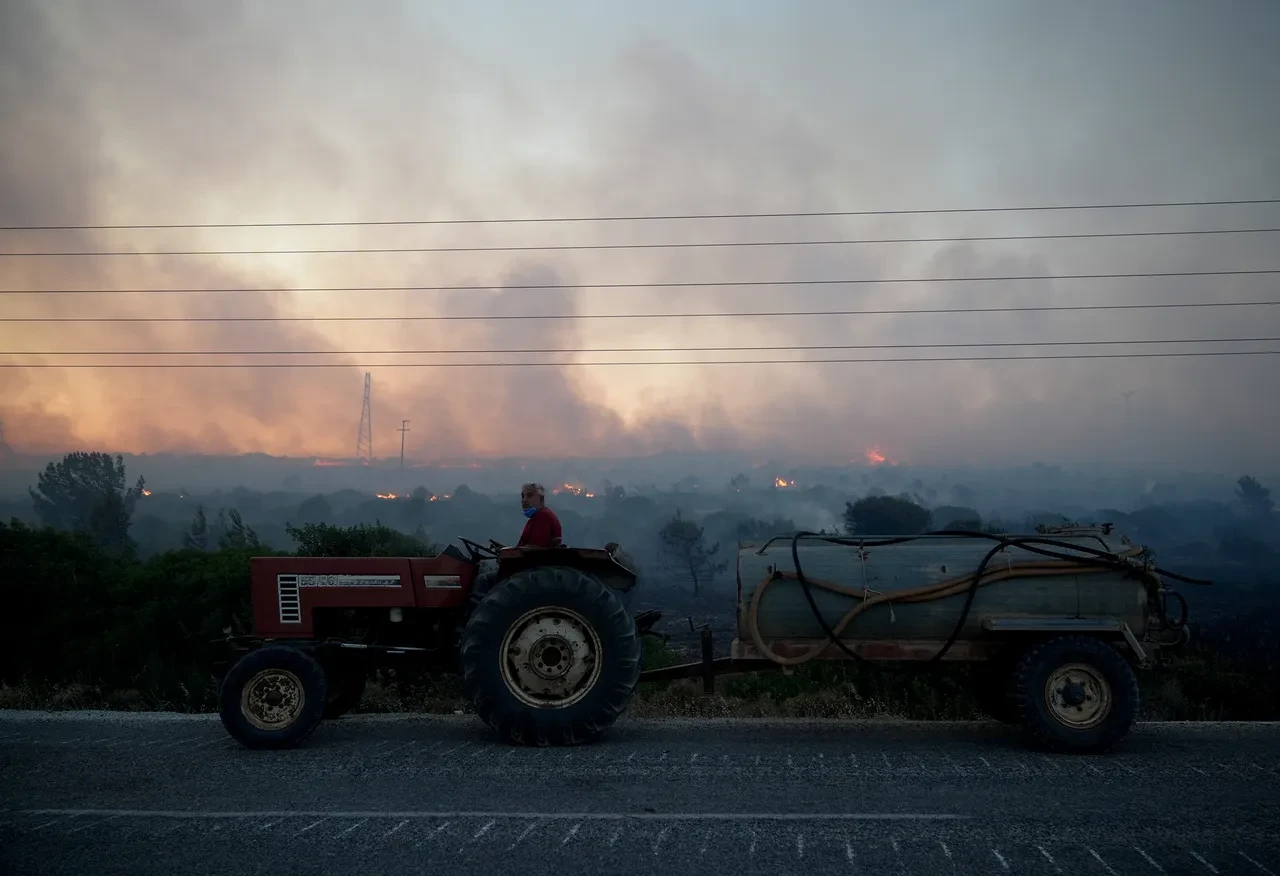 Çeşme yolu açıldı mı, ne zaman açılacak? Çeşme yangını nedeniyle ulaşıma kapatıldı