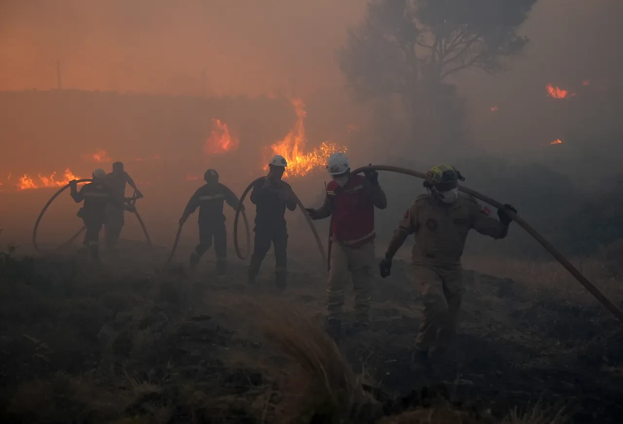 Çeşme yolu açıldı mı, ne zaman açılacak? Çeşme yangını nedeniyle ulaşıma kapatıldı