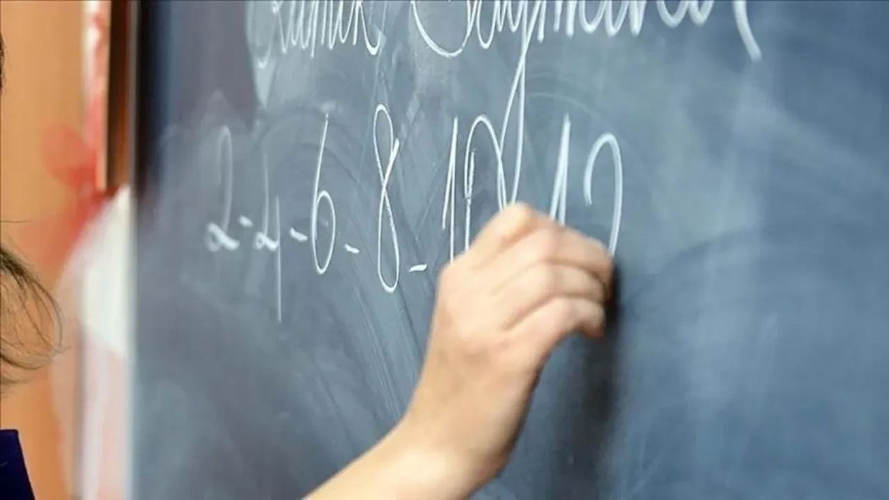Dereceye göre öğretmen maaşları 2025! Zamlı başöğretmen, uzman öğretmen maaşı ne kadar oldu?