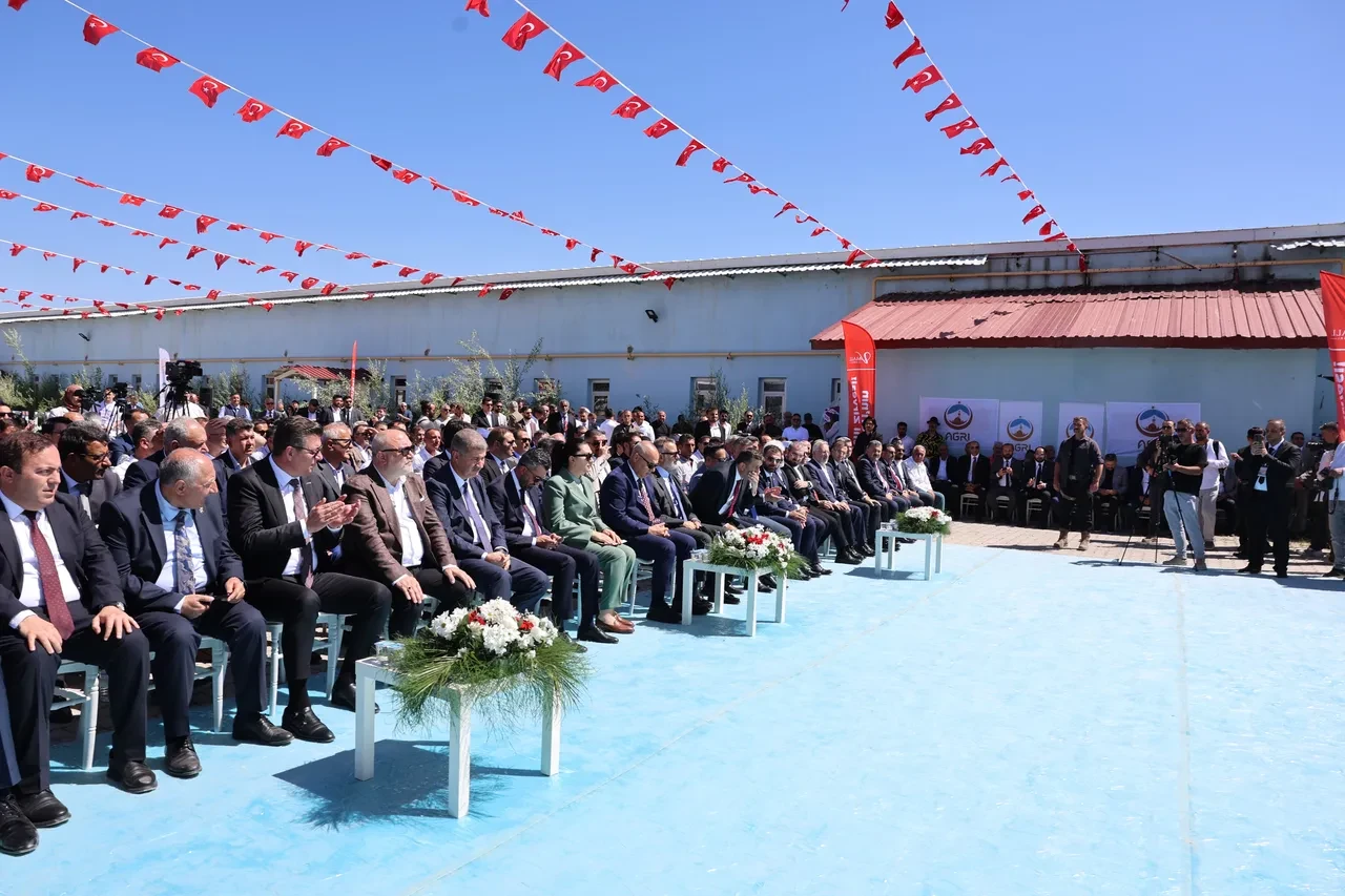 Doğu Anadolu’nun çehresini değiştirecek V MALL ağrı karma yaşam projesinin temelleri atıldı