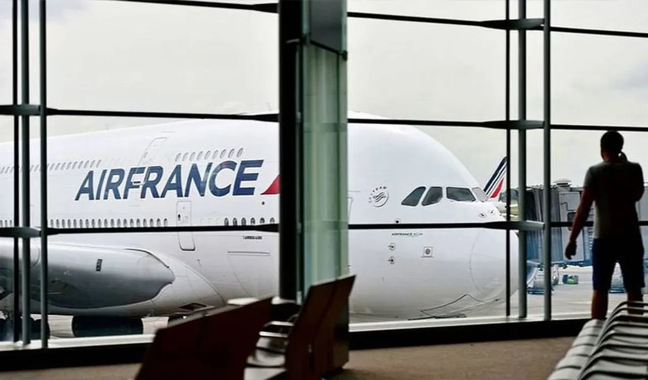 Fransa'da işçi grevi! Paris ve birçok şehirde uçuşlar iptal edildi