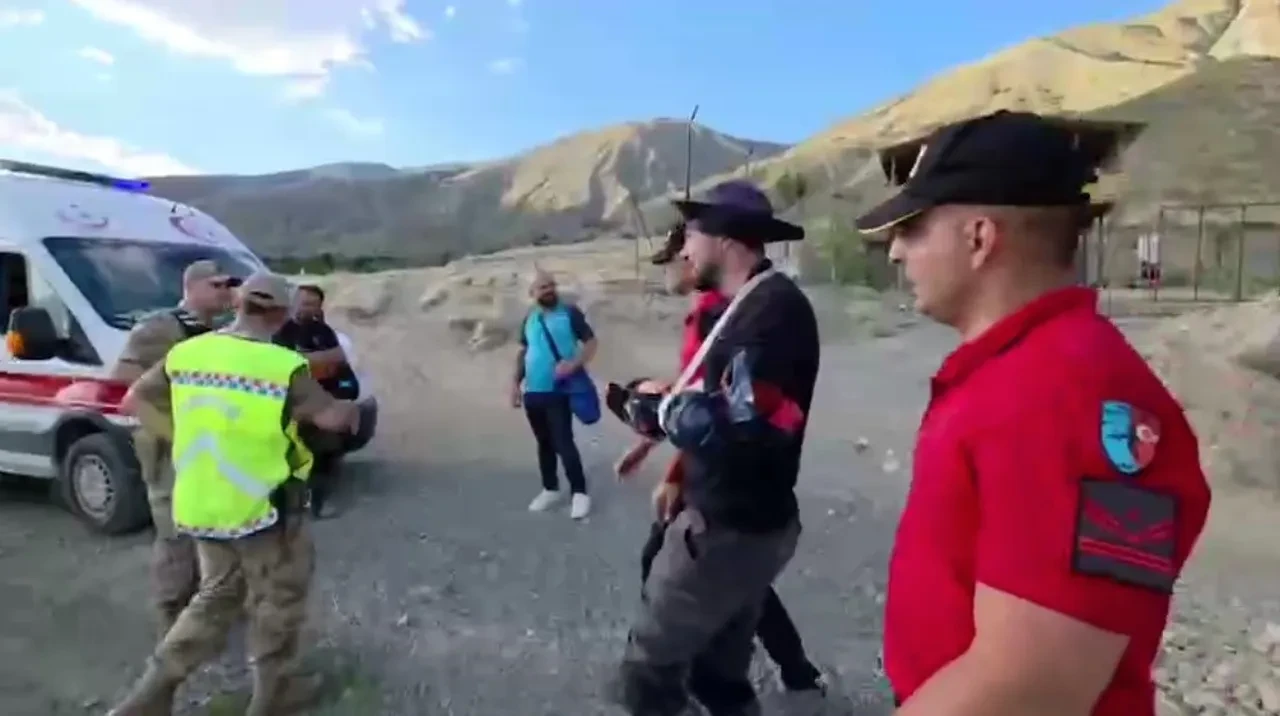 Havada korku dolu anlar! Paraşütle sert düşüş