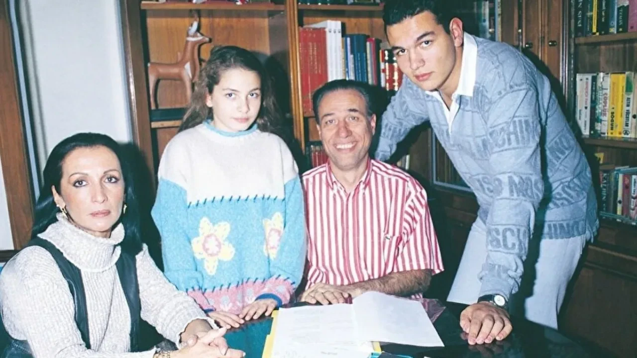 Kemal Sunal'ın ölüm yıl dönümünde Ali Sunal duygulandırdı 