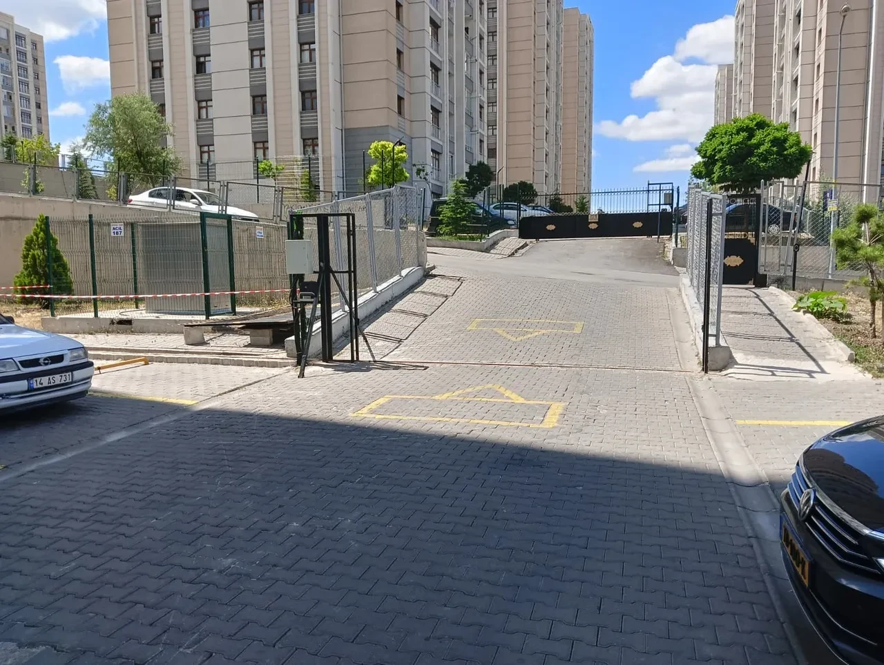 Öfkeli koca dehşet saçtı! Çocukların gözü önünde eşini ve yakınlarını aracıyla ezdi