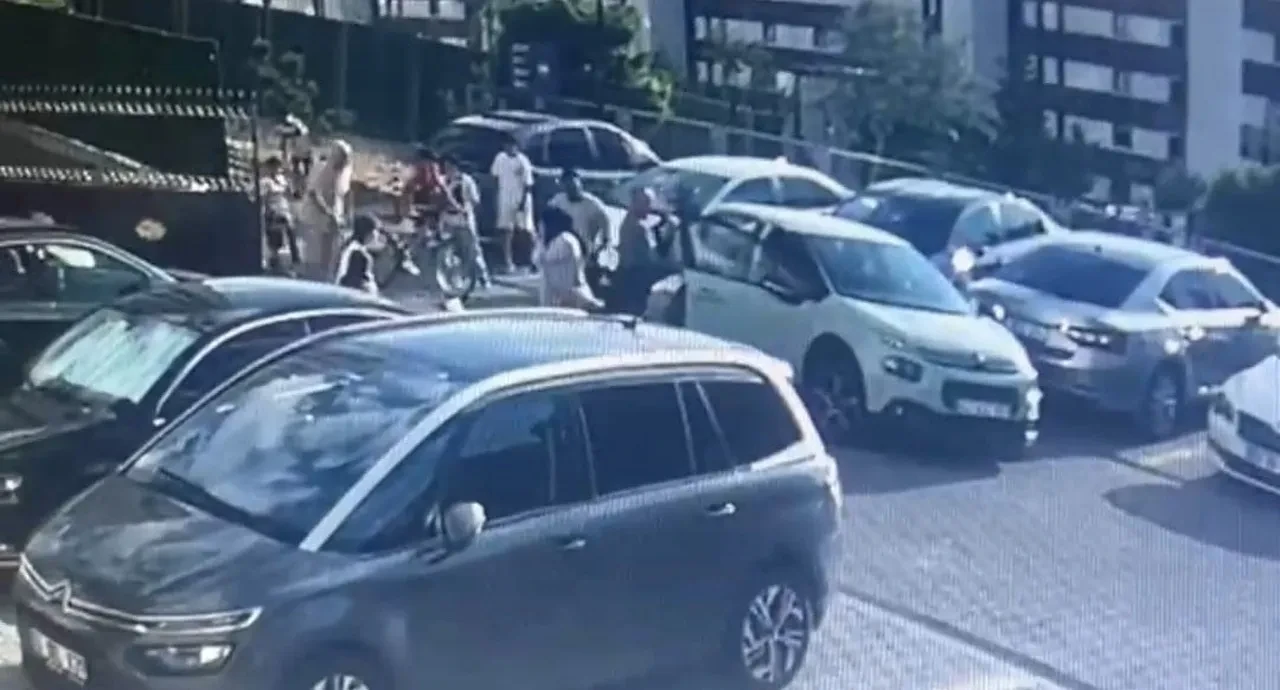 Öfkeli koca dehşet saçtı! Çocukların gözü önünde eşini ve yakınlarını aracıyla ezdi