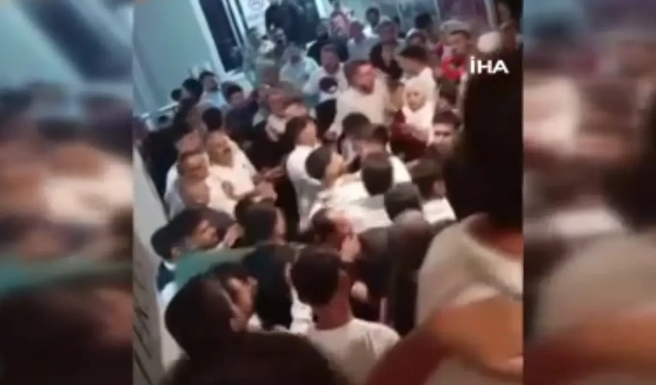 Ortalık savaş alanına döndü! Çocuk kavgası düğünü kabusa çevirdi