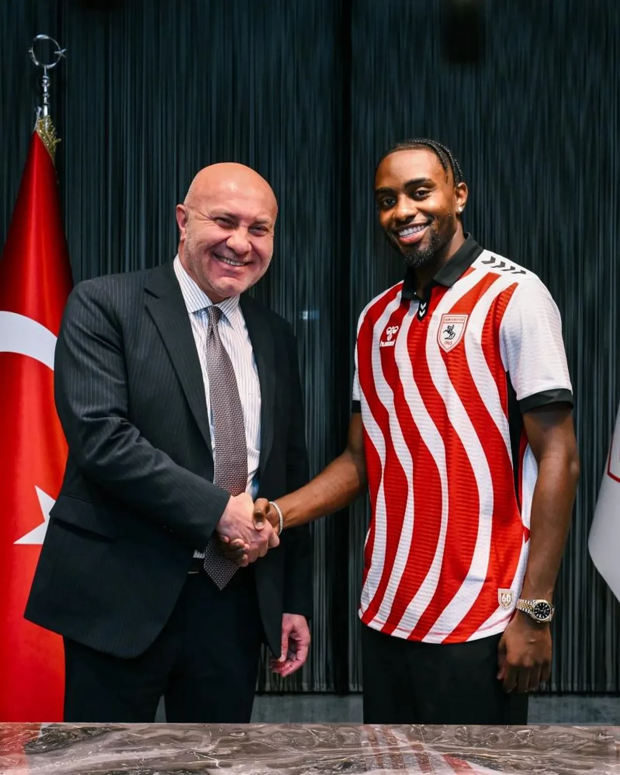 Samsunspor duyurdu: Antoine Makoumbou imzayı attı!