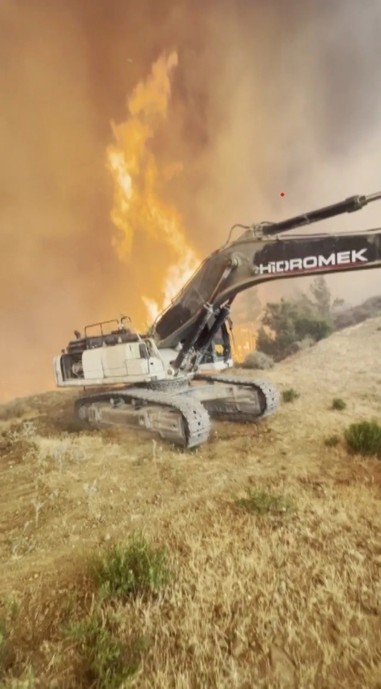 'Sanki etim eriyor gibiydi' Yangında alevlerin arasında ölüm kalım savaşı