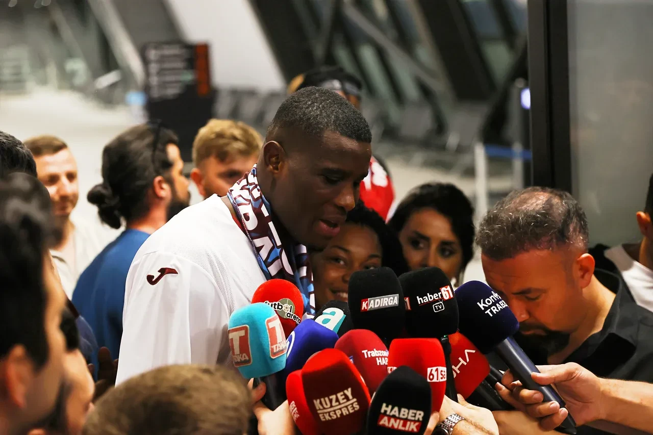 Trabzonspor Paul Onuachu'ya kavuştu! Havalimanında coşkulu karşılama