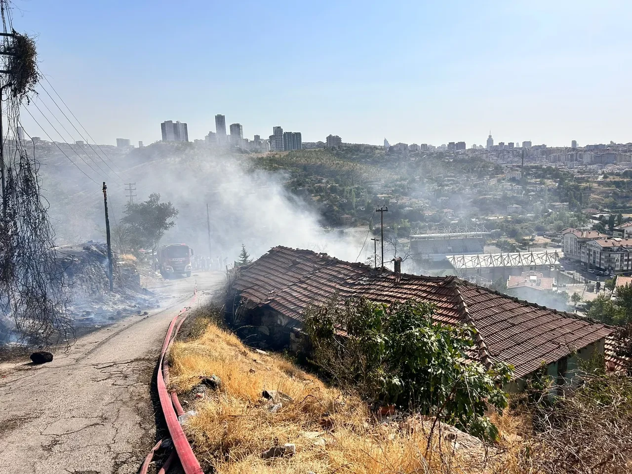 Ankara Mamak yangın son dakika söndürüldü mü? Gecekondulara sıçradı