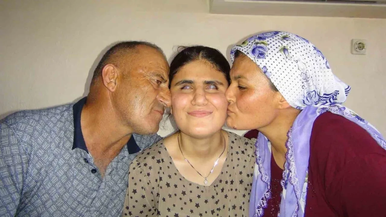 Azmin zaferi: Görme engelli Nazelin YKS'de derece yaptı