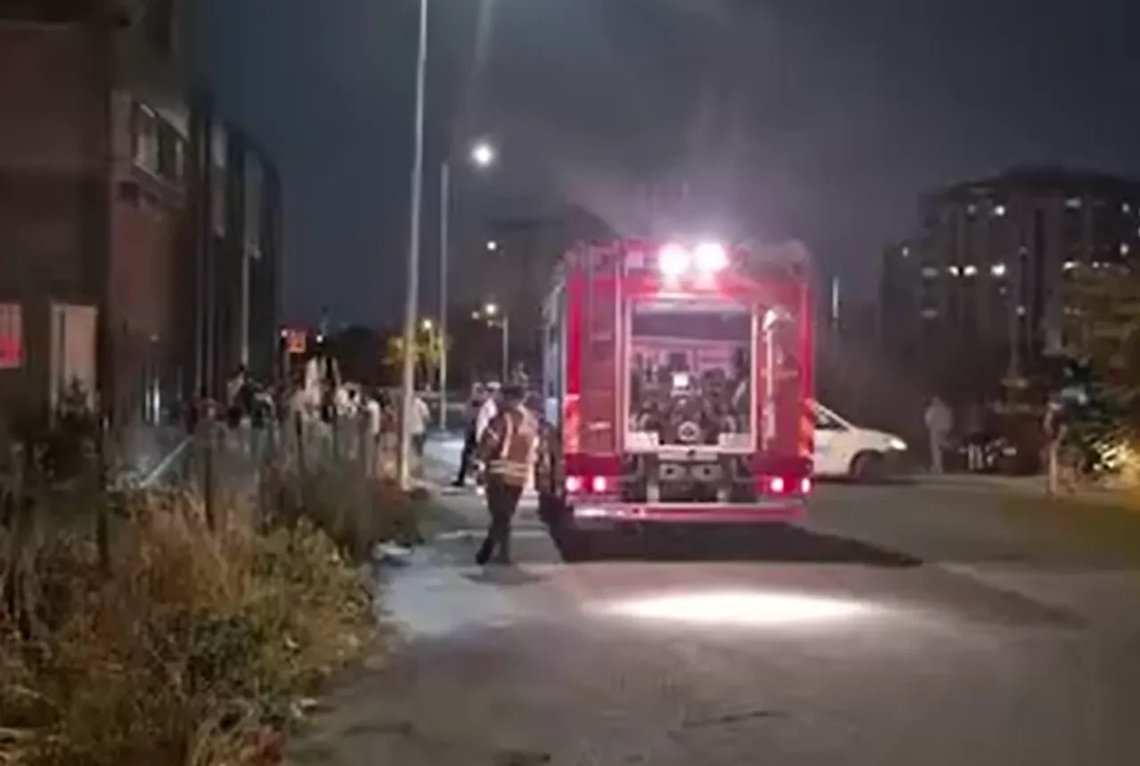 Beylikdüzü'nde otluk alanda yangın çıktı!