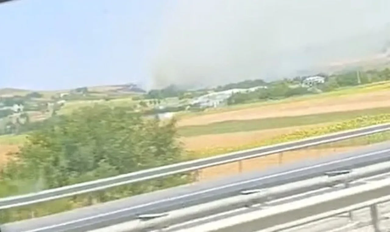 Büyükçekmece'de otluk alanda yangın! Ekipler harekete geçti