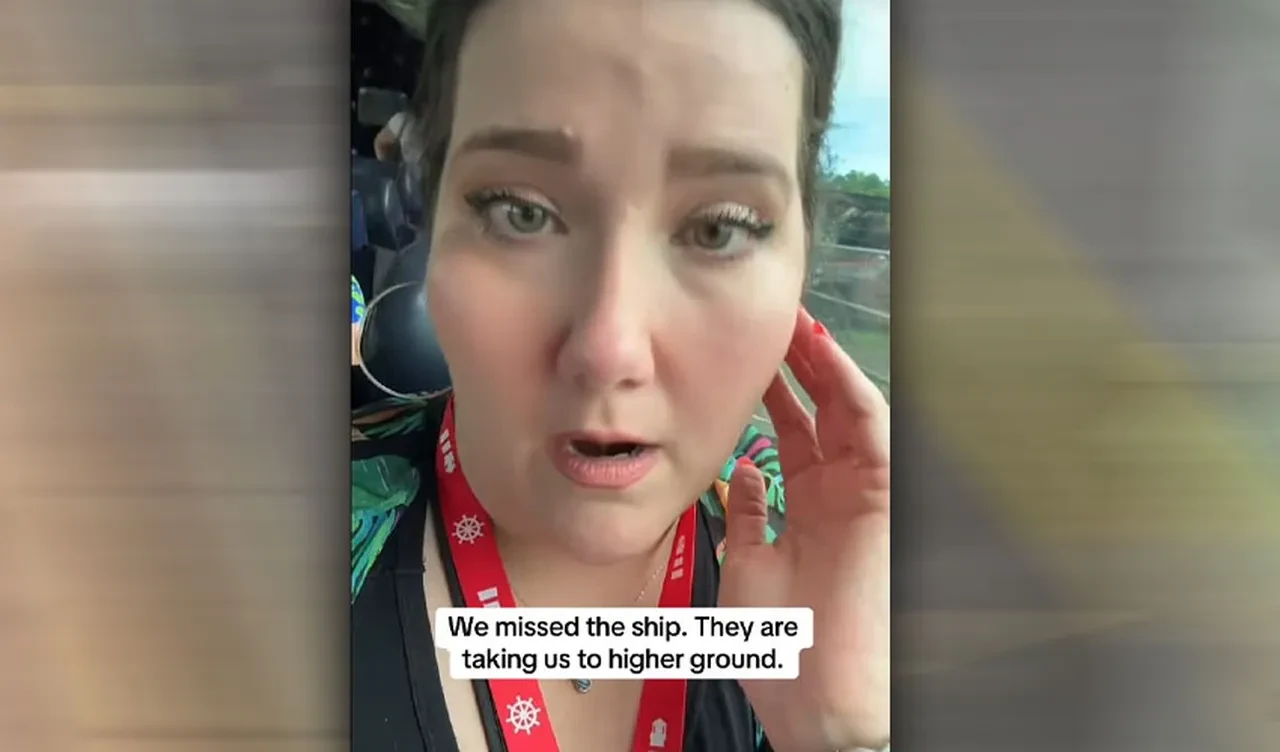 Depremin ardından gelen tsunami alarmı korkusuyla yolcuları limanda bırakıp kaçtı