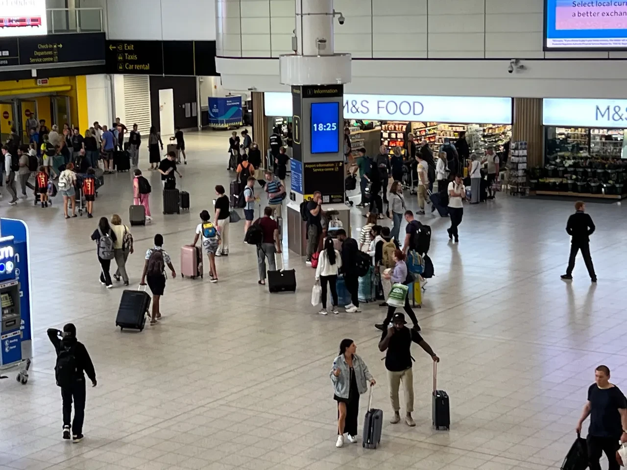 İngiltere'de uçuşlar durdu: Hava sahasında kriz