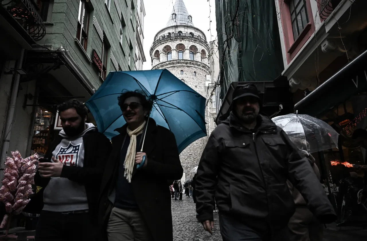 İstanbul için sağanak uyarısı! Meteoroloji saat verdi: Kuvvetli geliyor