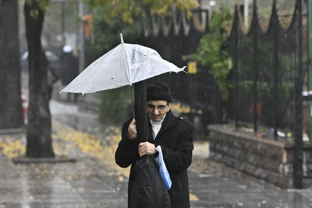 İstanbul için sağanak uyarısı! Meteoroloji saat verdi: Kuvvetli geliyor