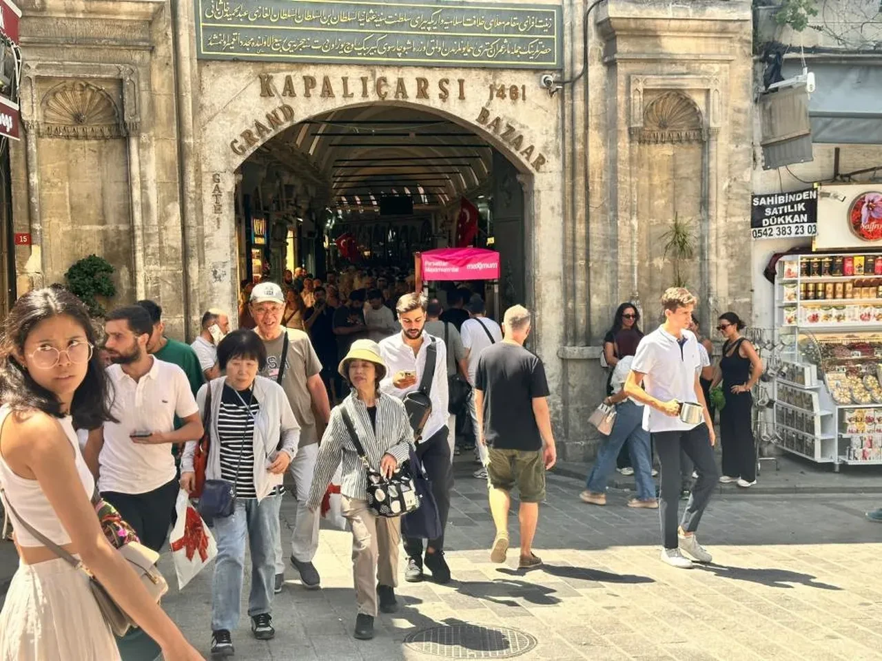 Kapalıçarşı turistlerin ilgisini çekmeye devam ediyor! İlk 6 ayın ziyaretçi sayısı belli oldu