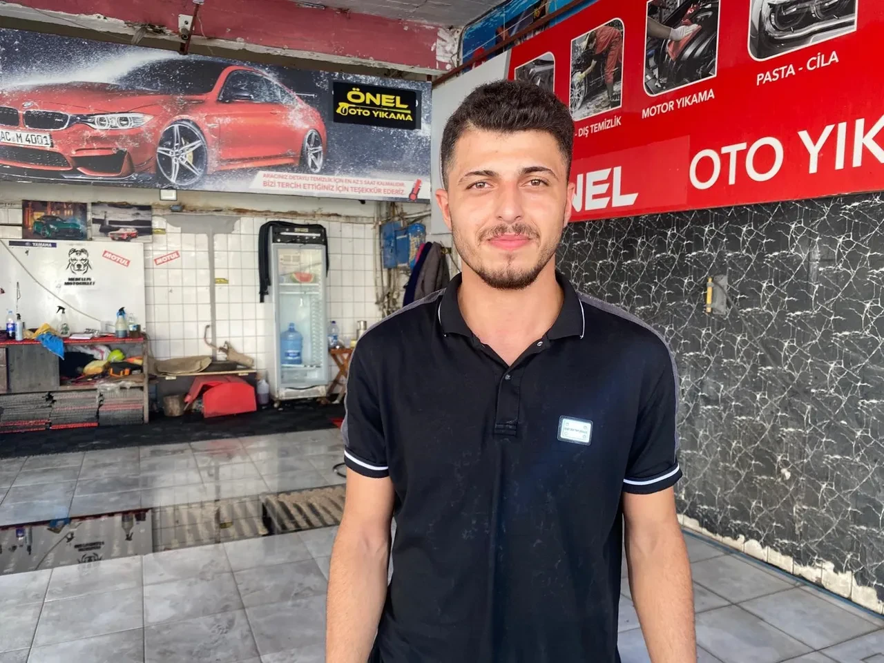 Sıcaktan bunalan köpeğin serinleme taktiği şaşırttı! İzleyenleri gülümsetti