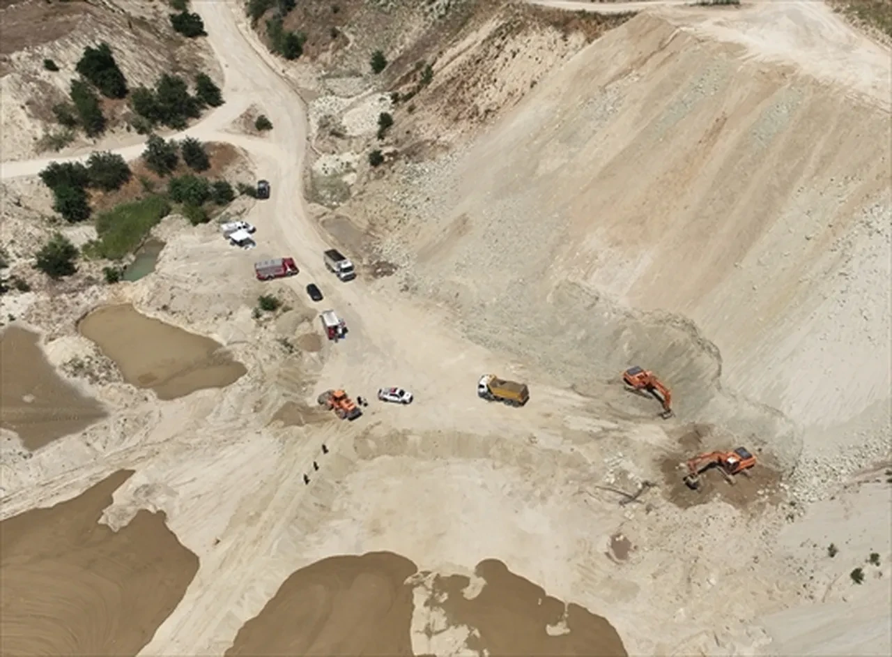 Silivri'de işçi göçük altında kaldı! Arama kurtarma çalışmaları devam ediyor