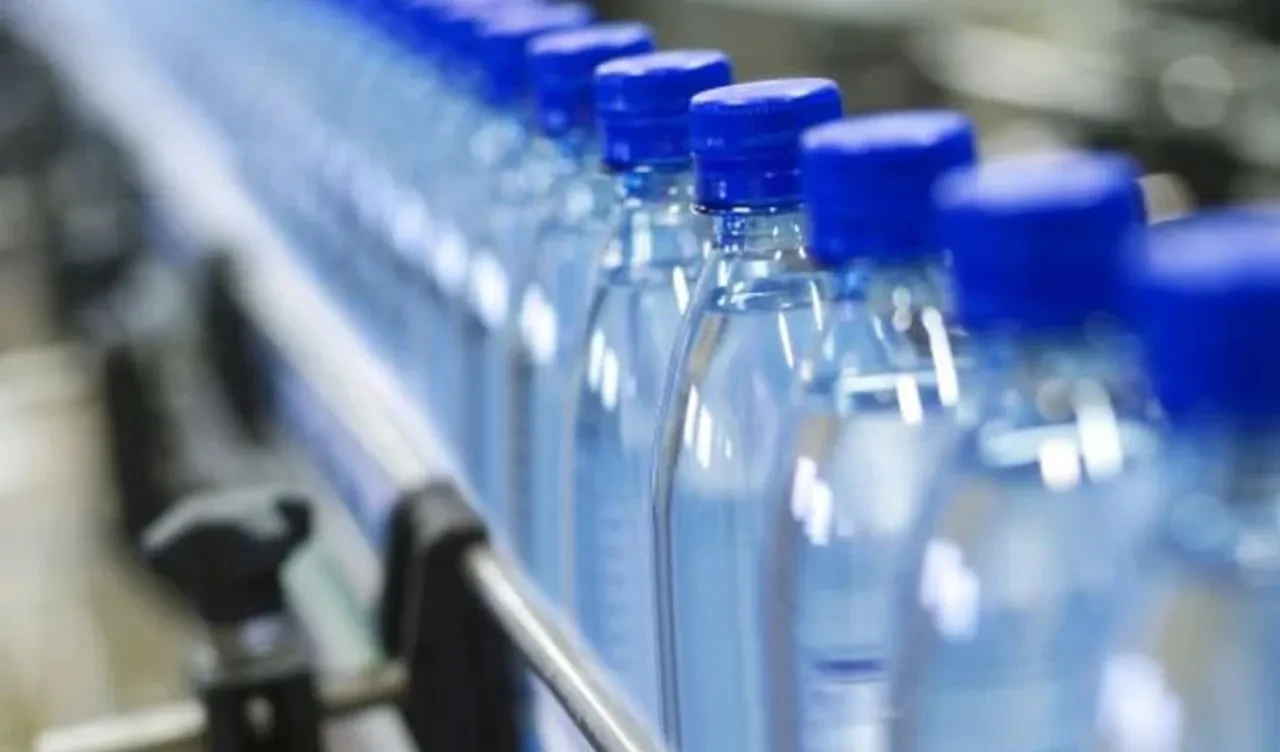 Suyun içinden çıkan şoke etti! Marka raflardan toplatılıyor