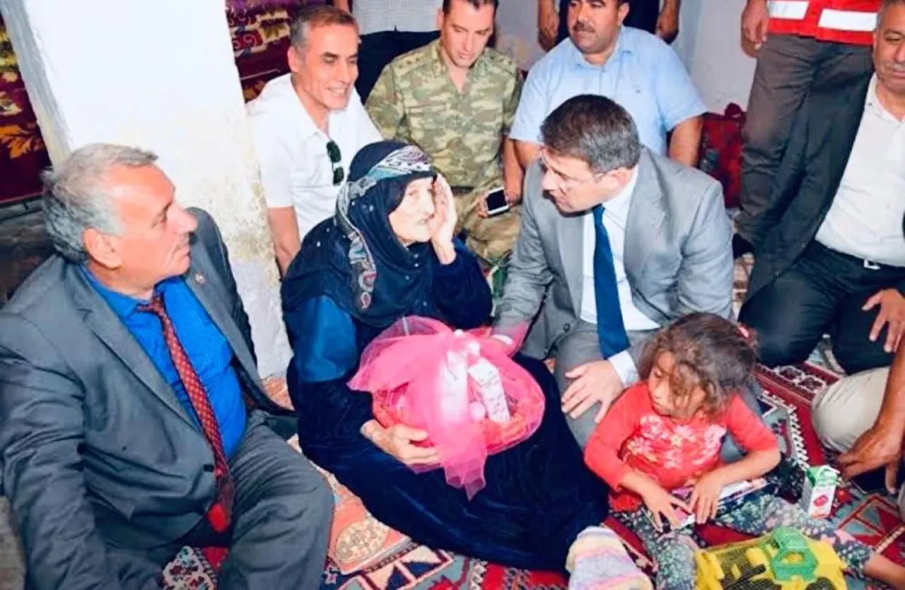 Türkiye'nin en yaşlı kadını hayatını kaybetti! Asırlık ömür son buldu