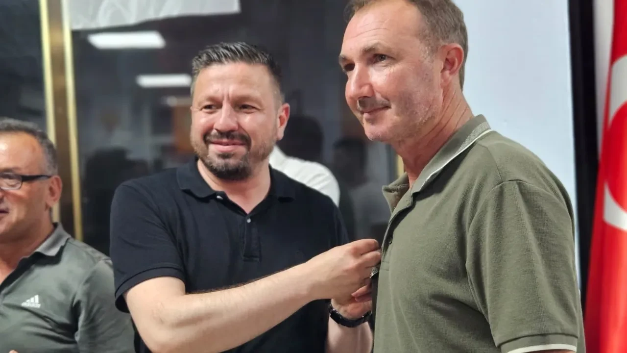 Yeniden Refah Partisi'nden 61 isim AK Parti'ye katıldı