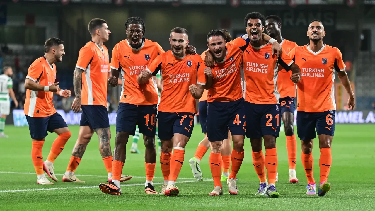 /futbol/basaksehir-cherno-moreyi-agirliyor-canli-mac-anlatimi-3238338