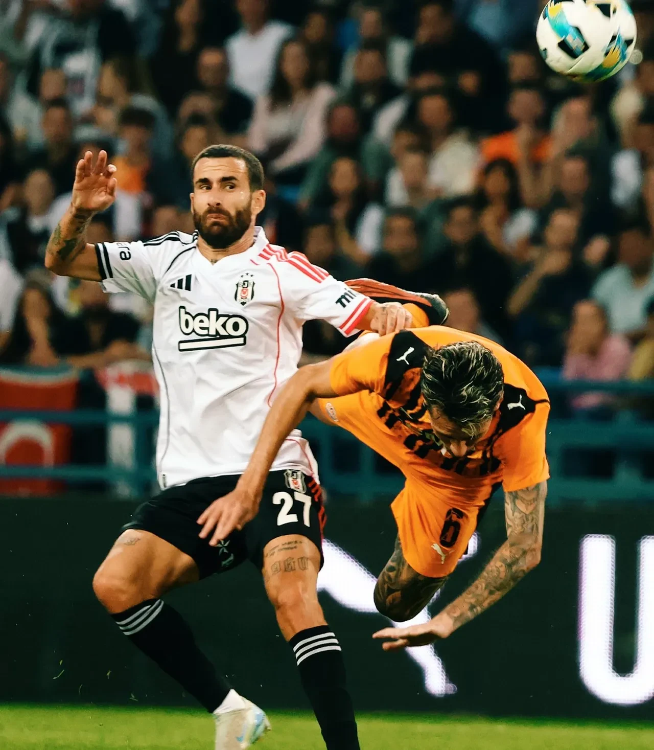 Beşiktaş ağır yaralı: Arda Turan'lı Shaktar Donetsk yine kazandı!