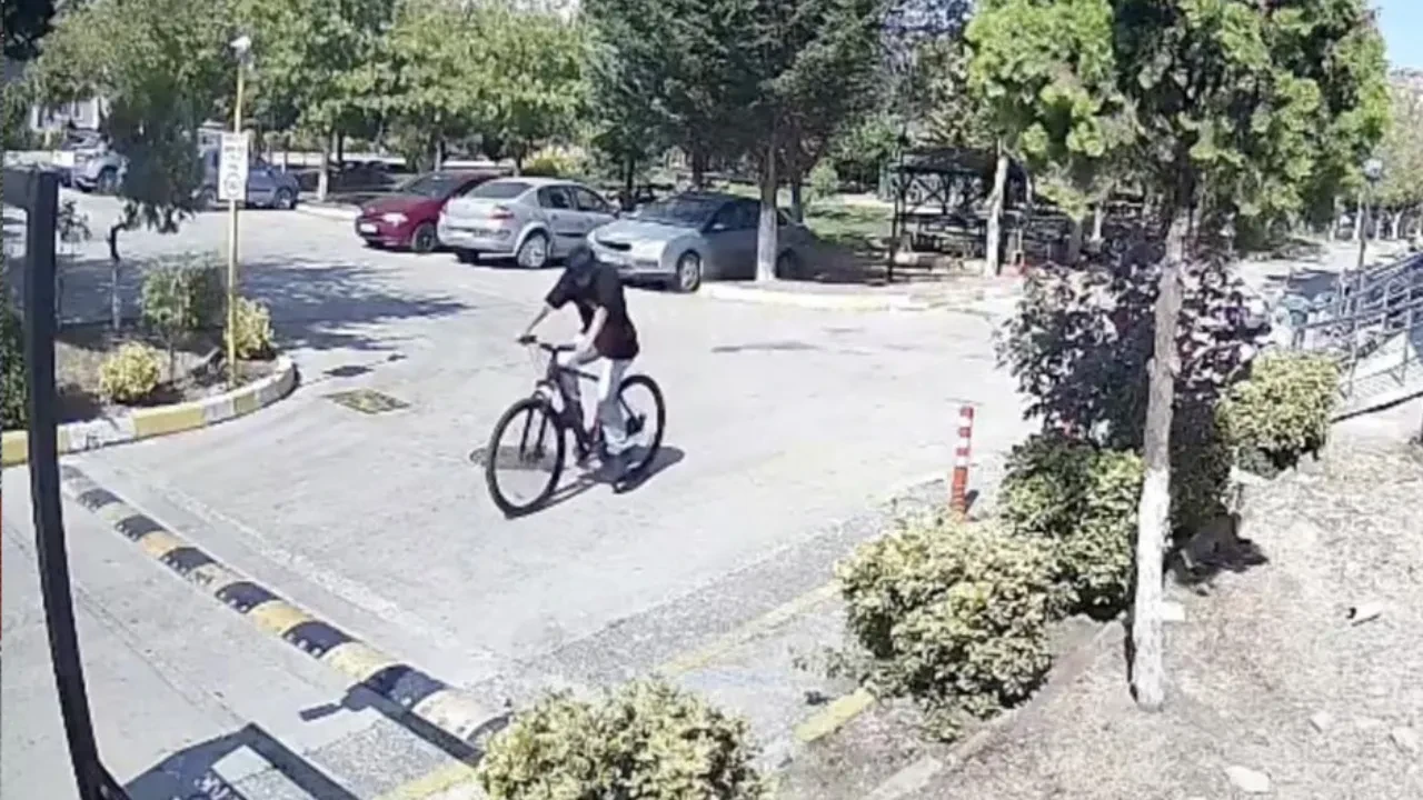Bisiklet hırsızı kameralara yakalandı! İşte o anlar 