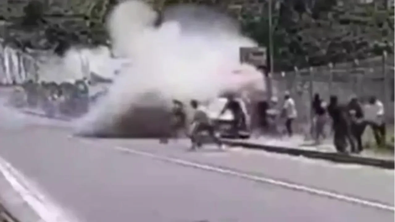 Ekvador'da ralli aracı kalabalığın arasında daldı: Çok sayıda ölü ve yaralı var!