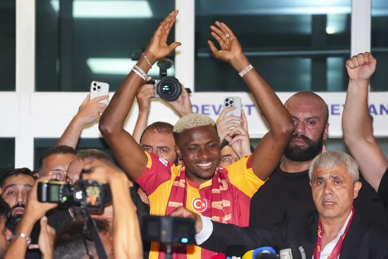 Galatasaray'dan bomba transfer: Victor Osimhen resmen İstanbul'da!