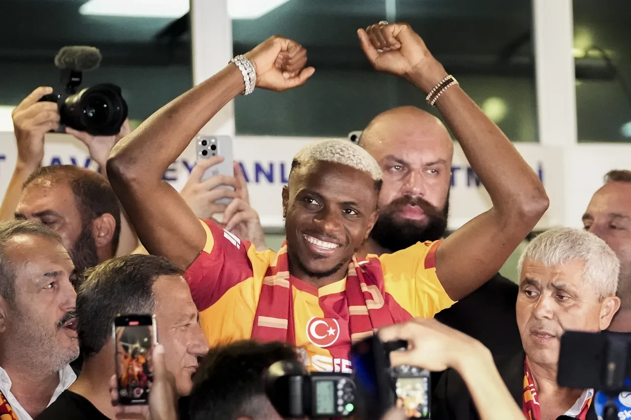 Galatasaray'dan bomba transfer: Victor Osimhen resmen İstanbul'da!