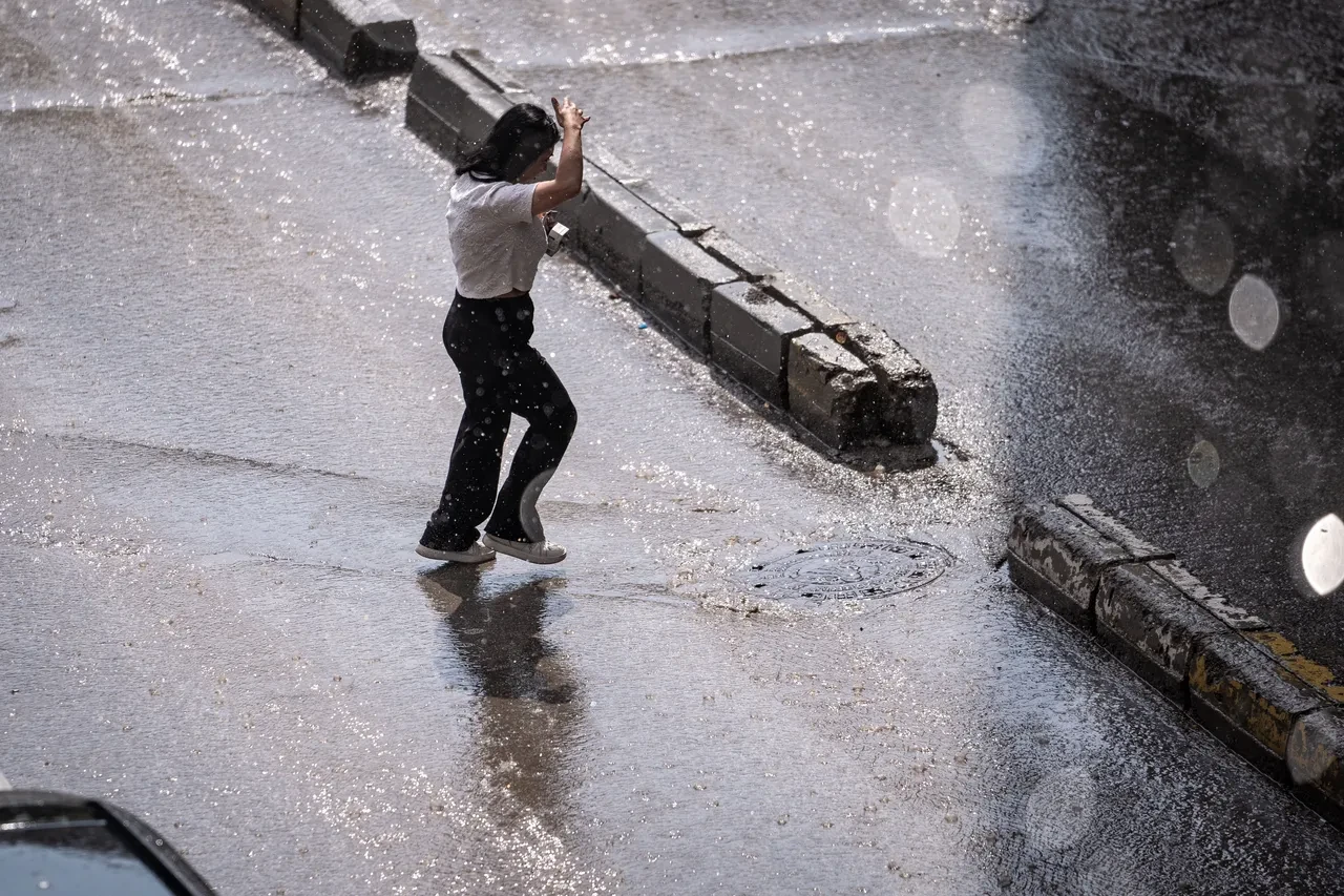 Havaya dikkat! Meteoroloji 4 uyarı birden yaptı: Sağanak, fırtına, sel ve toz taşınımı geliyor