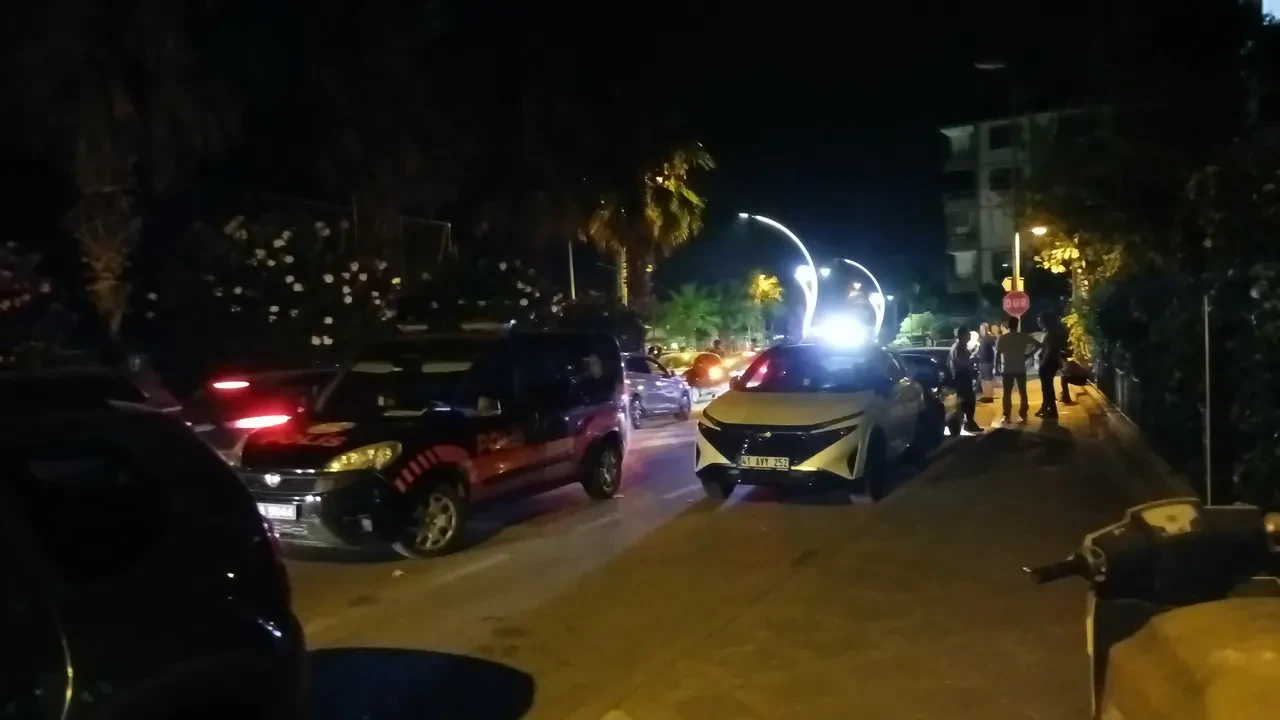 Kocaeli'de kanlı gece! Eşiyle yürüyüş yapan adamı bıçaklayarak katletti